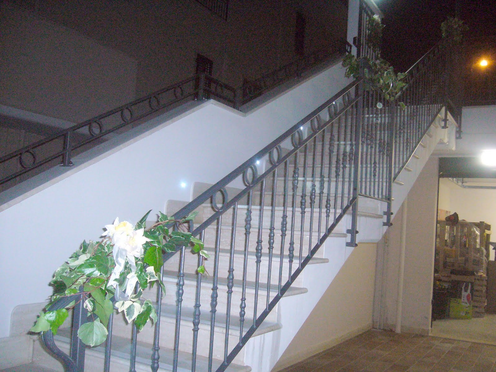 Come decorare una scala interna. arredare sotto le scale u idea n ... Addobbare scala interna per natale