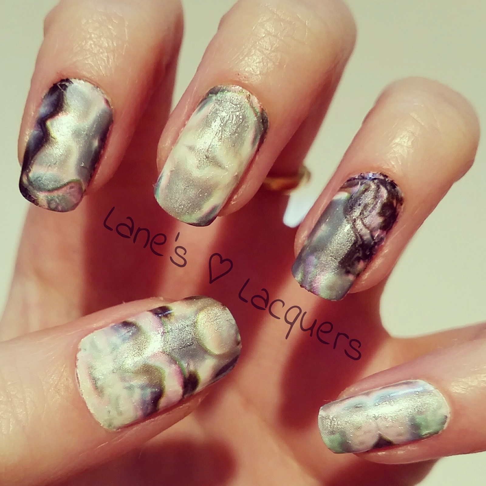 mother-of-pearl-foil-nail-art
