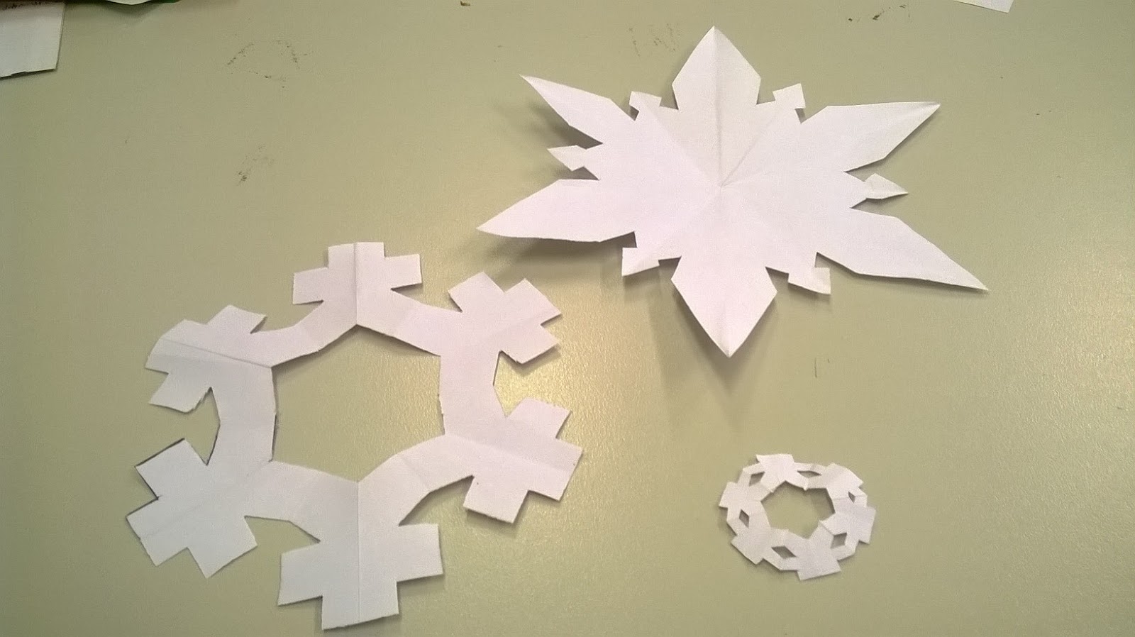 Fazendo Flocos de Neve Introdução ao Kirigami Japa Origamis