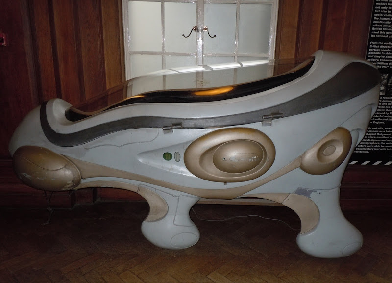 Lost in Space sleep chamber movie prop Lost in Space 1998 movie prop