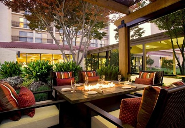 Queen Gina's Decor: I LOVE,Love,looove OUTDOOR Dining!!!