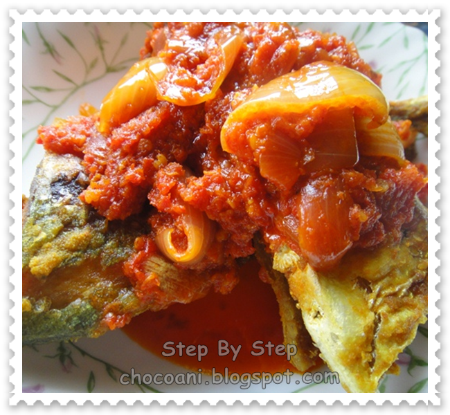 Mak Lang Ani Ikan Selar Kuning Masak Sambal Lada Hidup