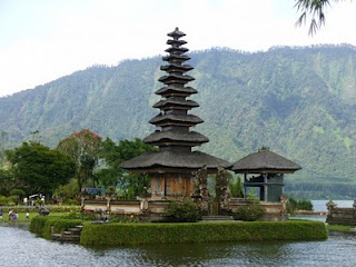 Pura Ulun Danu Di Danau Beratan