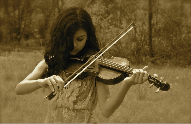 Bearly Rambling Daisy Castro