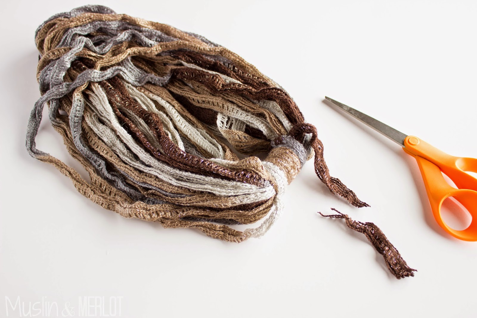 DIY Easy Ruffle Yarn Necklace! Muslin and Merlot