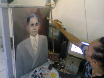 Proses pembuatan lukisan potret/photo lukisan karya Toto Sukatma,karya lukis,karya seni,lukisan potret,lukisan,potret,photo,portrait,melukis potret,memesan lukisan,proses melukis,pesan lukisan pohoto