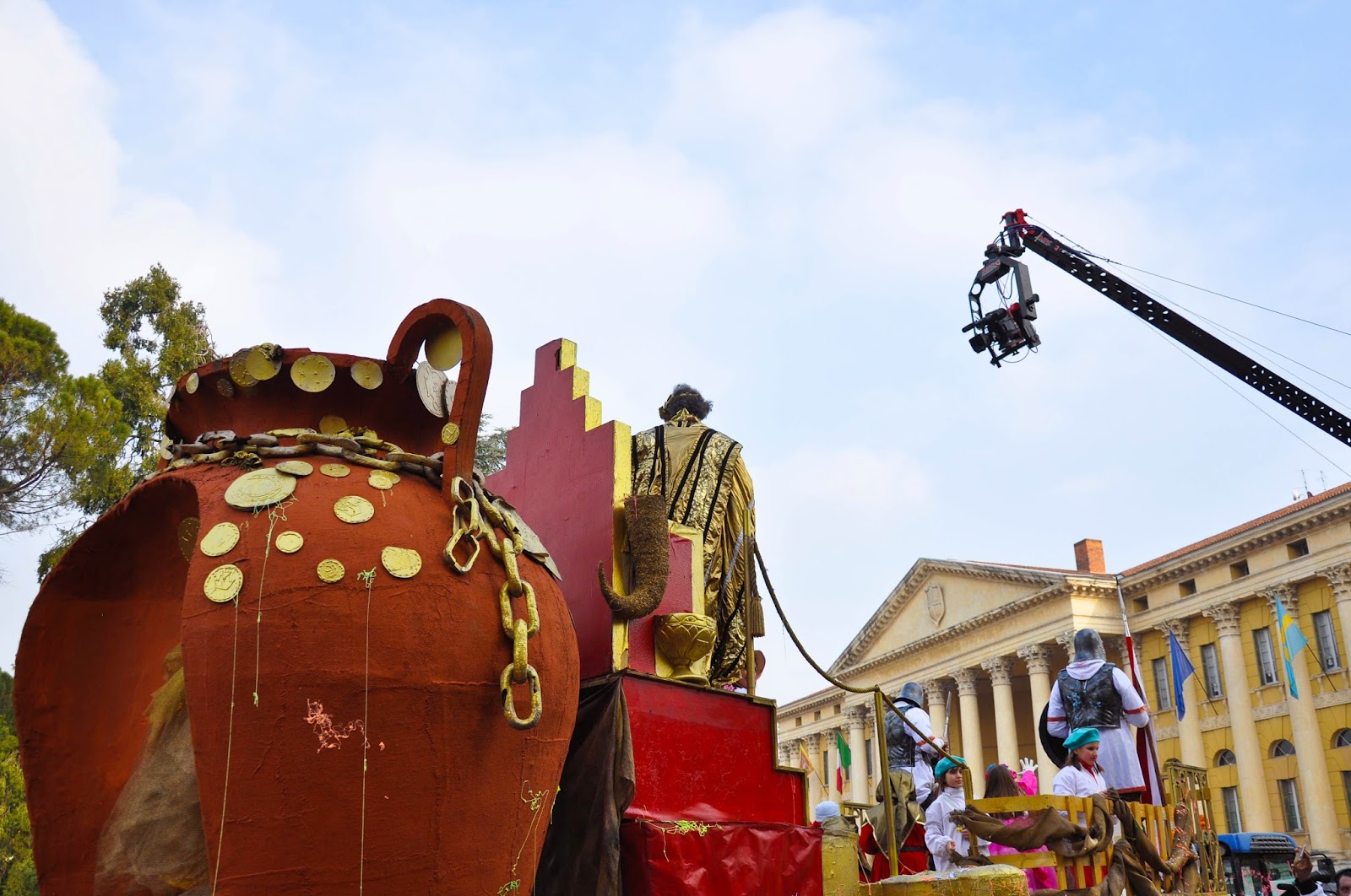 A large float faces the steadicam at the parade for Verona Carnival