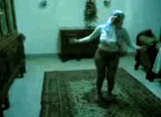 شرموطة مصرية محجبة تقلع ملط وتبين كسها قبل ما تتناك فيلم سيكس مصرى