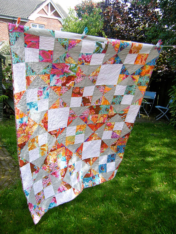 This Creative Bliss English Country Garden Quilt in Quilt Now