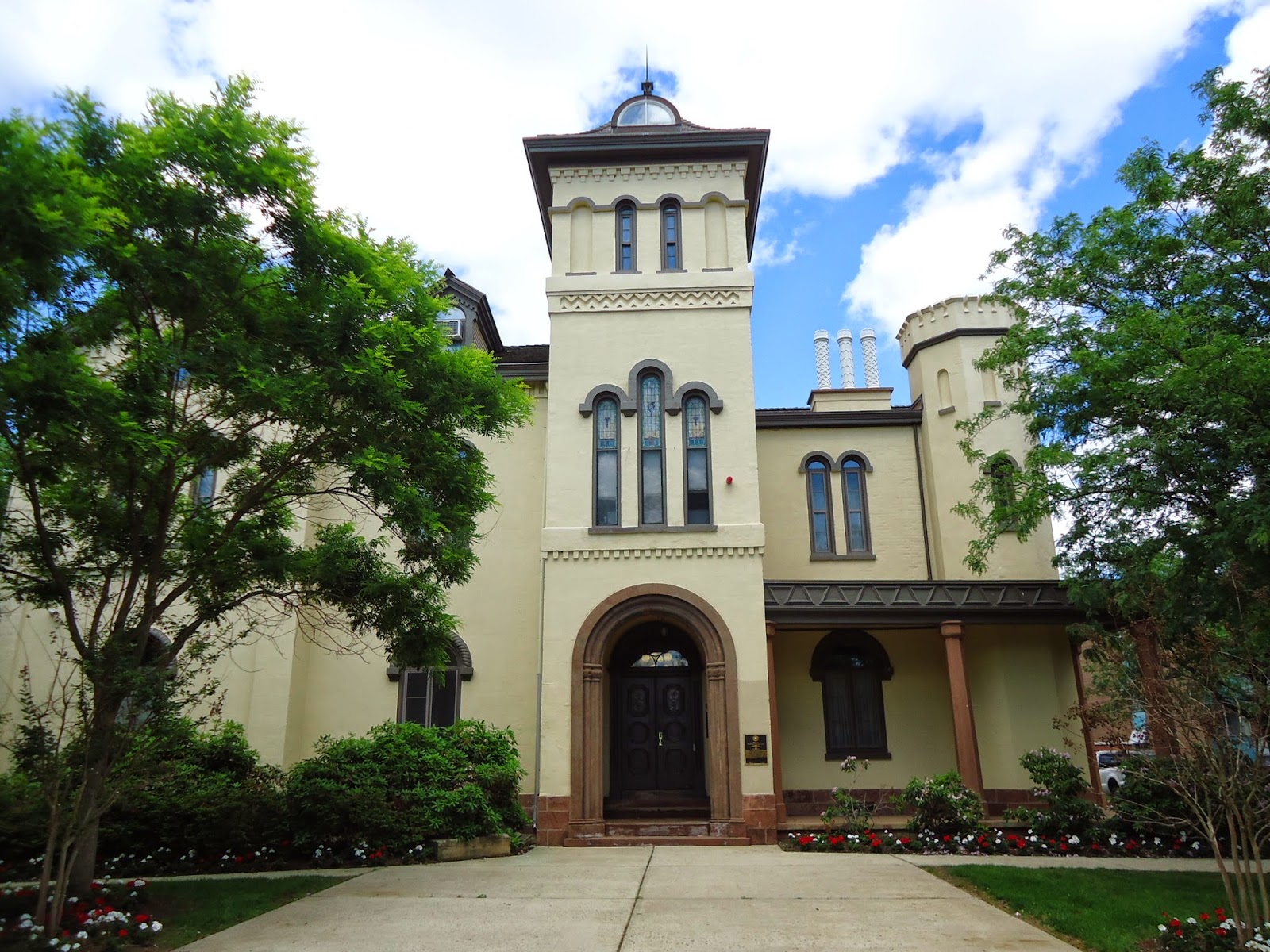 The Picturesque Style Italianate Architecture The James House