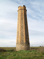 La torre de l'antic molí d'aigua de Can Oliveres La torre de l'antic molí d'aigua de Can Oliveres