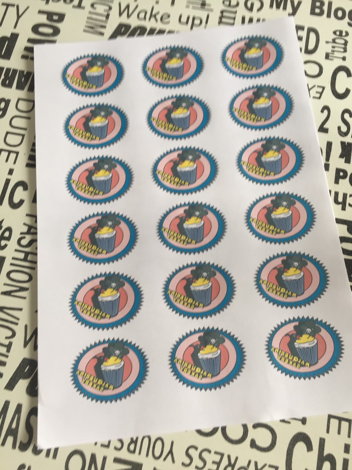 Gelatina de leche condensada decorada con transfer.