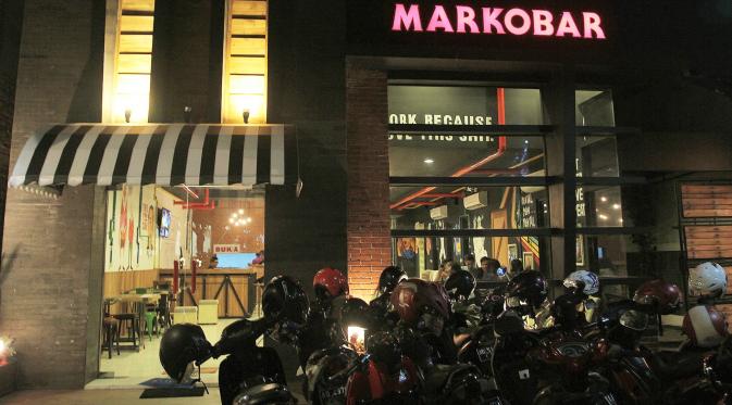KULINER : KAFE MARKOBAR, SOLO, Martabak Manis Terang Bulan