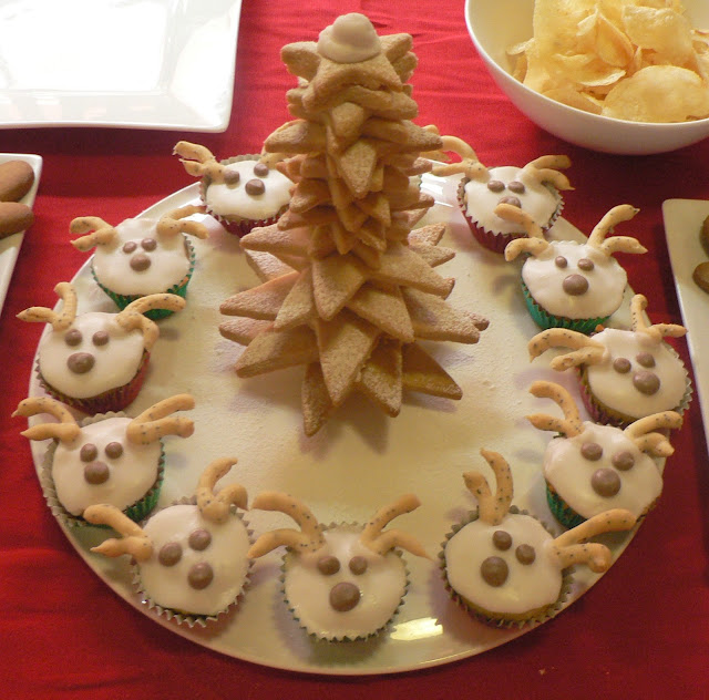 Reindeer cupcakes and Cookies Christmas tree