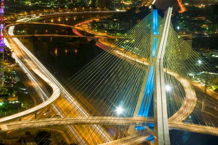 The Octávio Frias de Oliveira Bridge in São Paulo¸ Brazil Philips Provided a innovative lighting system for The Octávio Frias de Oliveira Bridge that uses LED lighting. The new technology adopted uses 53% less energy than traditional lighting systems. It will also reduce maintenance costs and help with road safety.