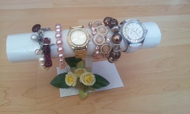 fashioncherry: [DIY] Schmuckaufbewahrung für Armbänder♡