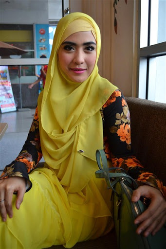 trend model gaya hijab ala april jasmine terbaru 2017/2018 trend model gaya hijab ala april jasmine terbaru 2017/2018
