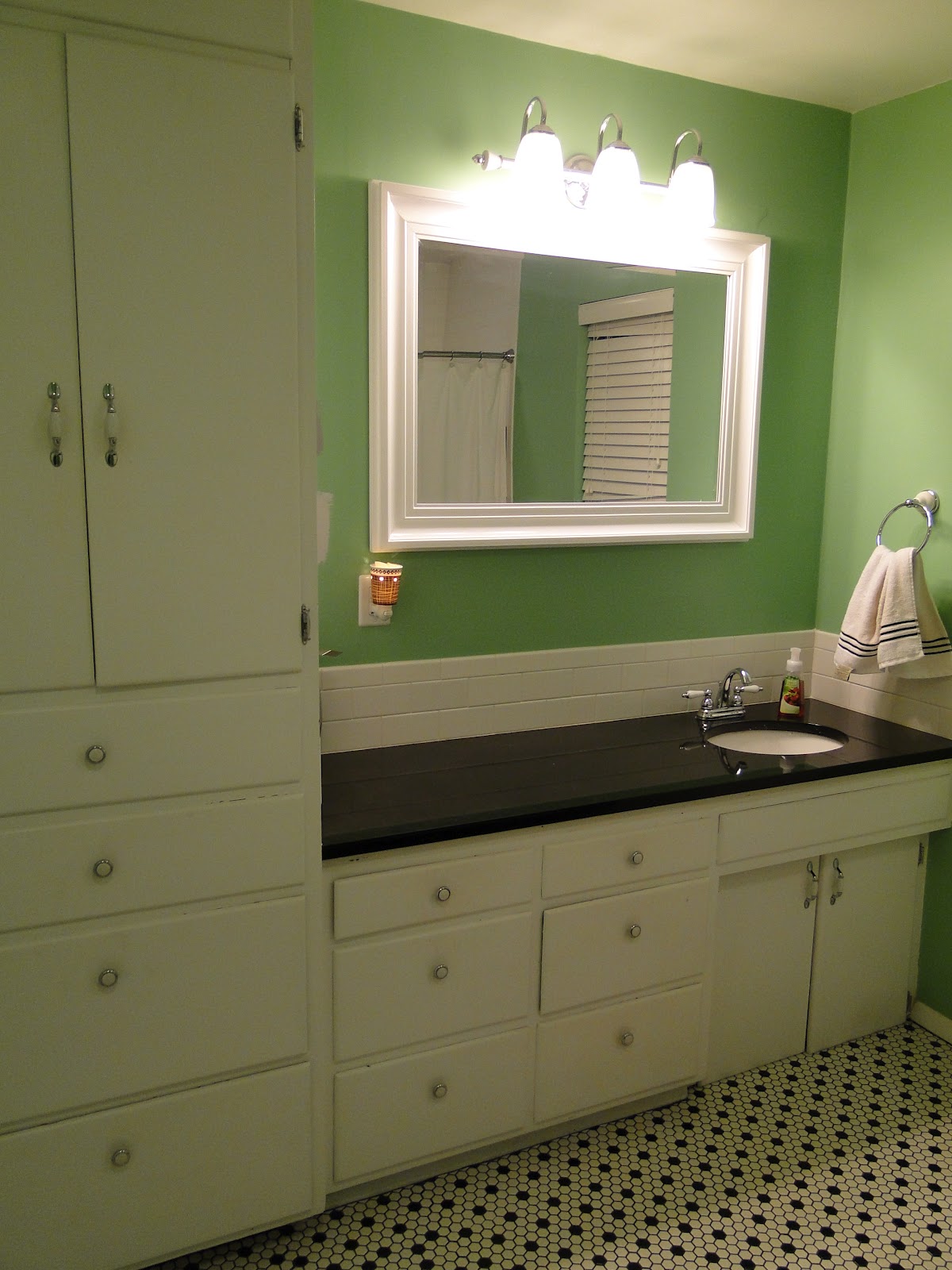 Black and white tile bathroom Mint Black and White Bathroom Floor Paint