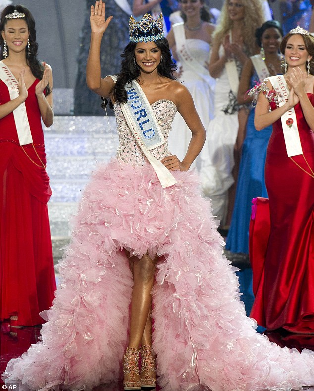 YOUR FAVORITE GOWN OF 2011 Miss+world