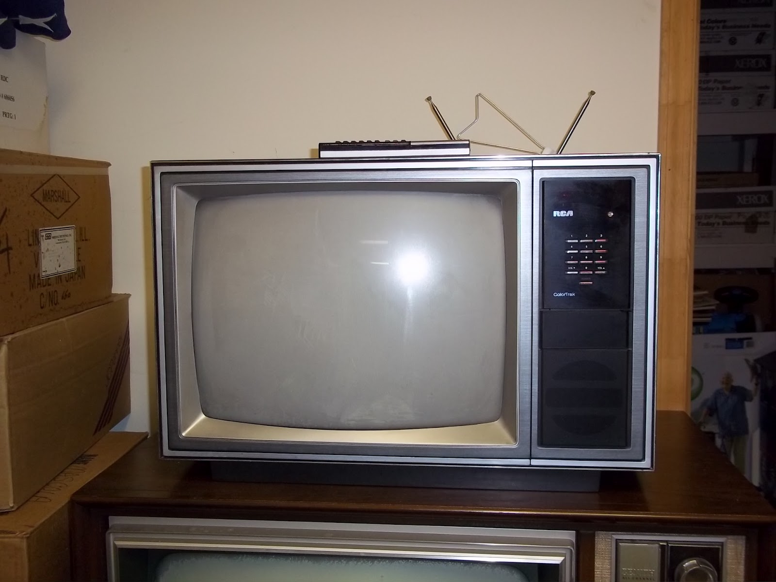 Jemascola's Blogspot 19" 1984 RCA ColorTrak FKR484WR