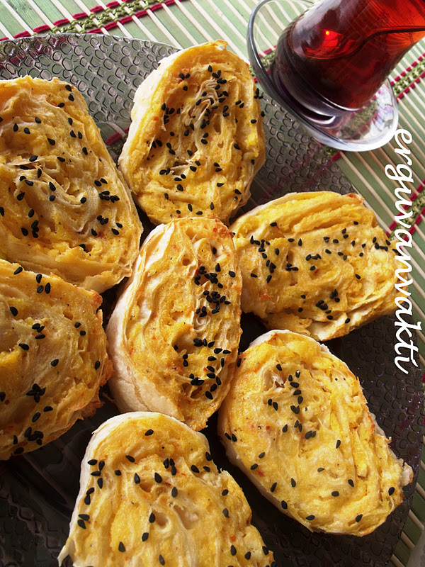 ERGUVAN VAKTİ PATATESLİ RULO BÖREK