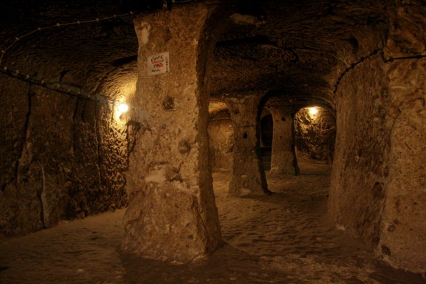 Derinkuyu ciudad subterránea extraterrestres desastre global