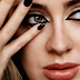 Single Review: é impossível não atender à chamada de Adele em "Hello"