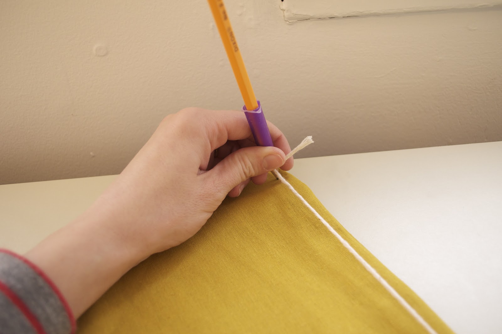 906 E. Chic ANTHROPOLOGIE Inspired PomPom Tree Skirt {A TUTORIAL}...