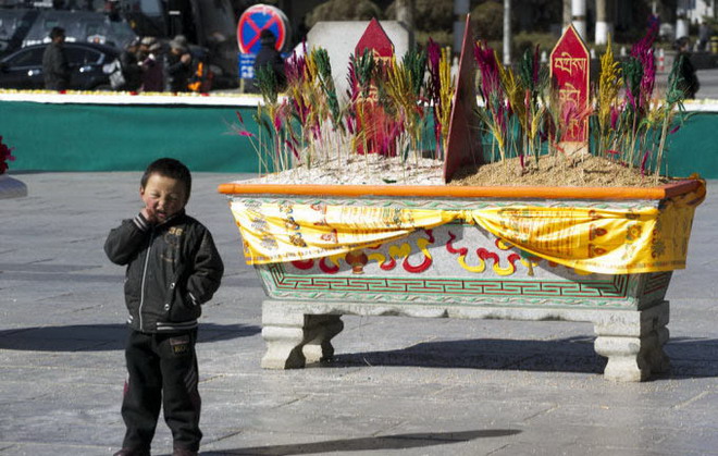 Tibet tibetan locals celebrate calendar under year chinadaily cn Water Dragon New Year of Tibetan calendar | China Tours Online Blog