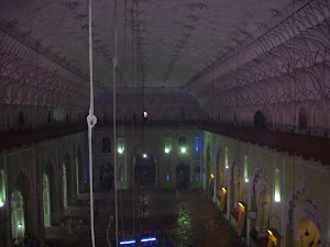 Inside the central hall of the Bara Imambara.