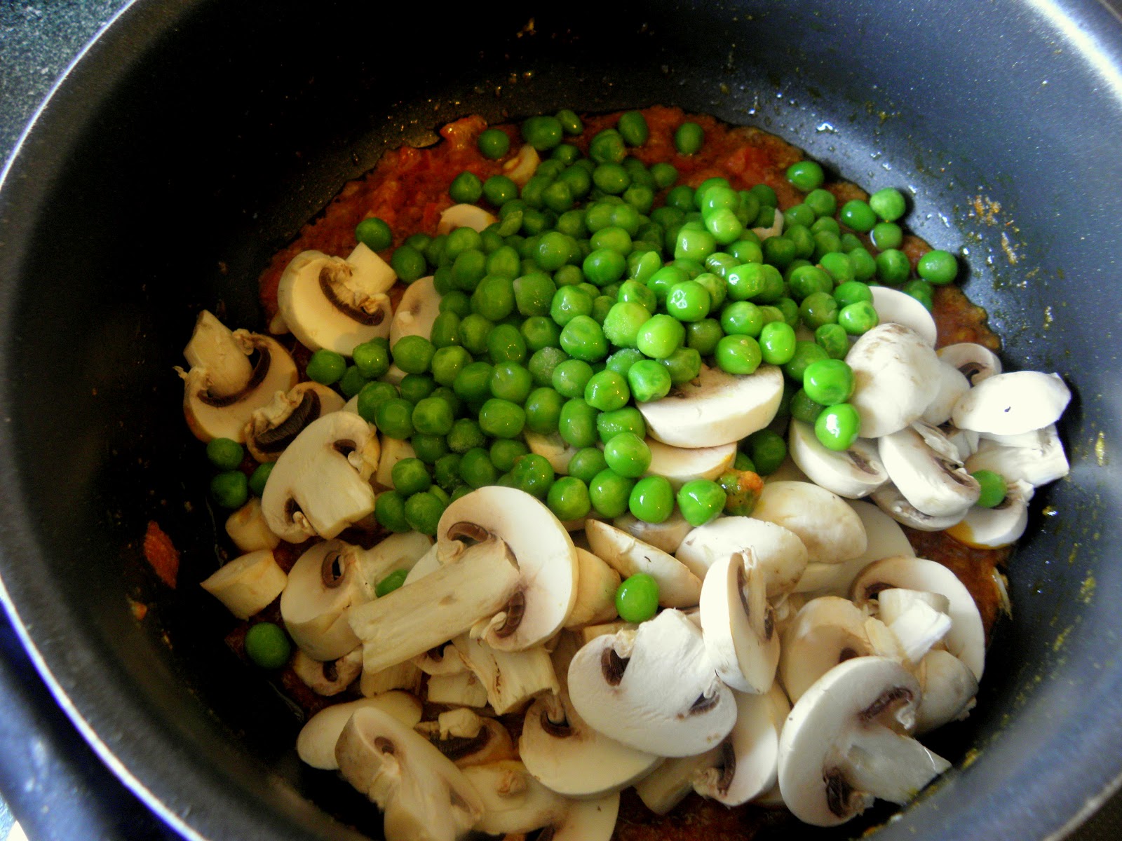 Simple and delicious Indian recipes Mushroom & peas masala curry