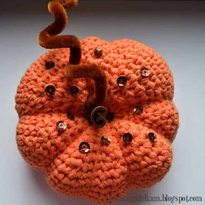 Crochet pumpkin - free pattern by VendulkaM