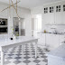 House of Philia - Gri ve Beyaz Bir Ev
