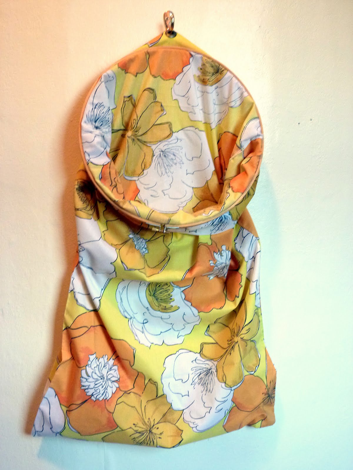 EmmylouBeeDoo! Pillowcase Hamper Tutorial