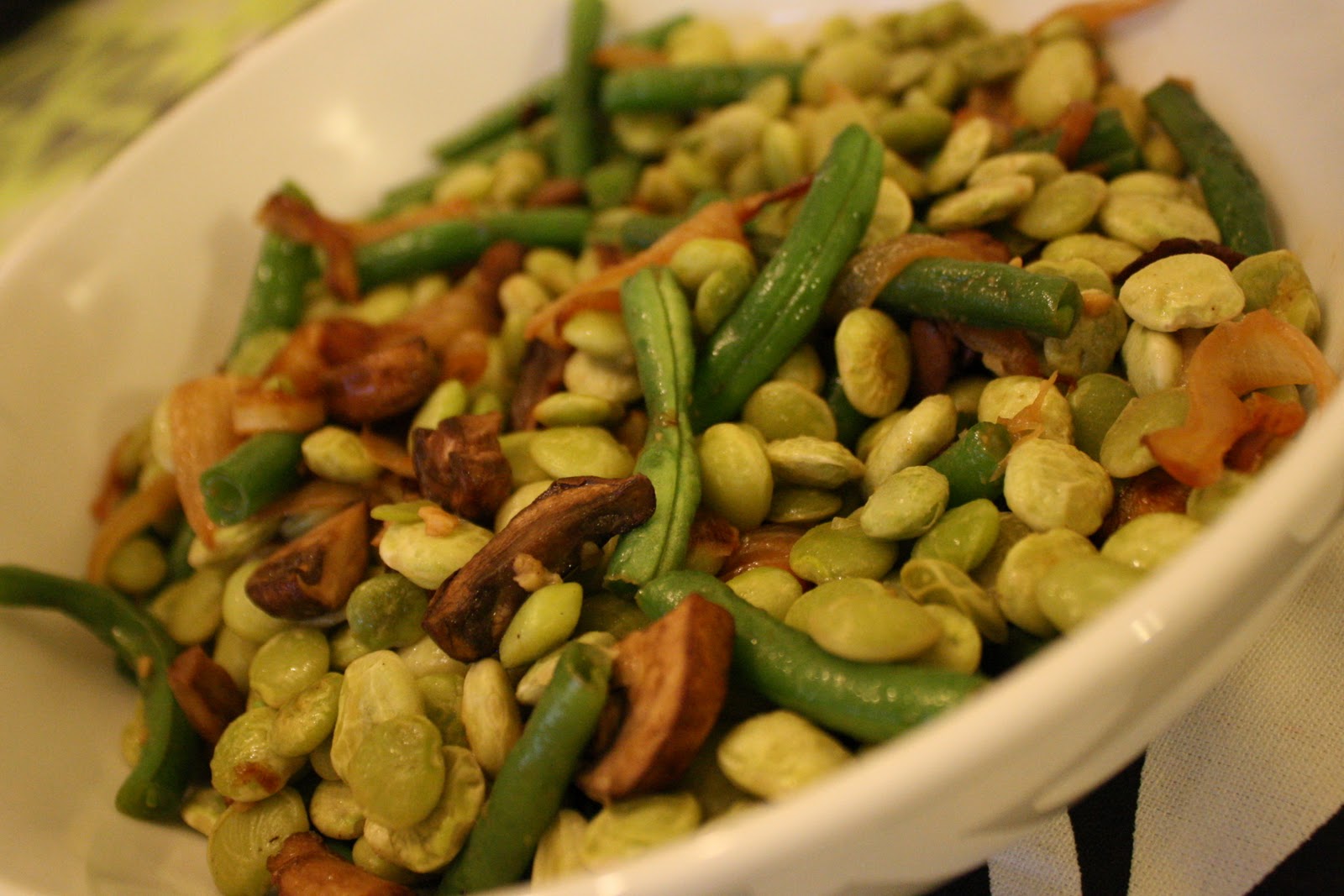 52 Mantels Sauteed Lima Beans and Green Beans with Caramelized Onions
