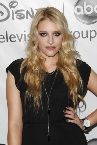 Carly Chaikin - Picture Colection