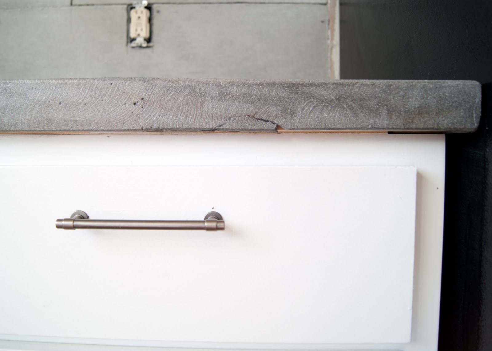 DIY Concrete Counters Poured over Laminate Averie Lane: DIY Concrete ...