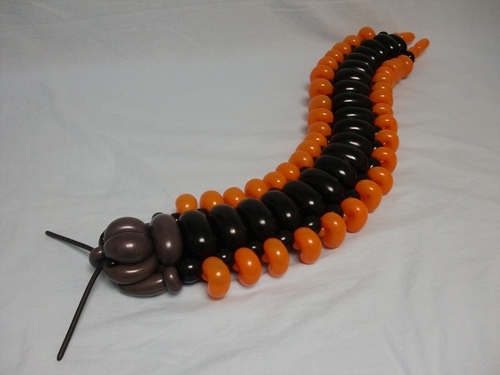 03-Centipede-Masayoshi-Matsumoto-isopresso-3D-Balloon-Sculptures-Animals-Insects-and-Human-www-designstack-co