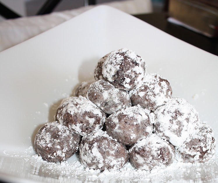 Cake Leftovers SolutionCake Balls!