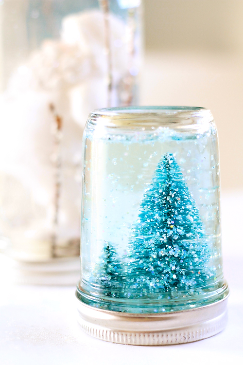 Pepper and Buttons {Tutorial} Homemade Snow Globes
