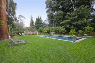 صور منزل مؤسس الموقع الإجتماعي العجيب فايسبوك Mark-zuckerberg-7-million+home+backyard