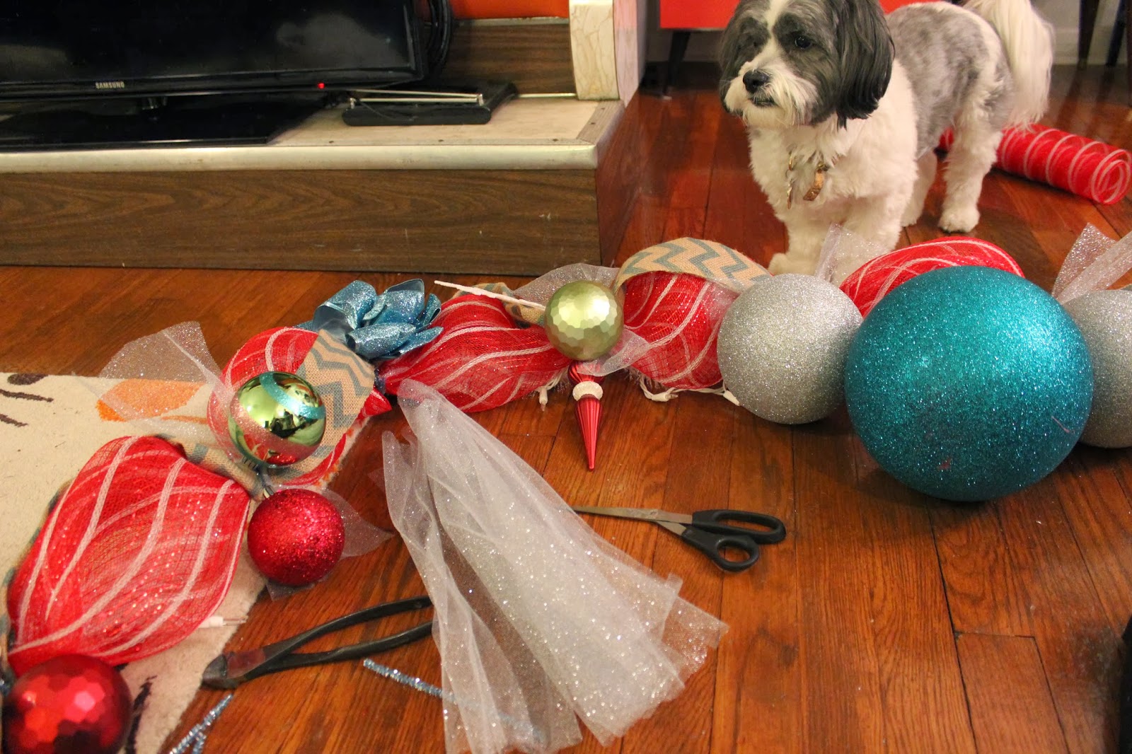Lola, Tangled How to Make Your Own Deco Mesh Door Garland (and Wreath