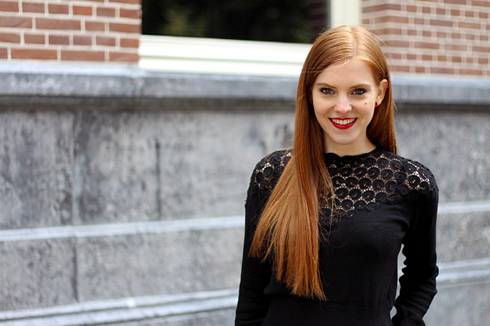 Dutch fashion blogger from amsterdam wearing a lace sweater