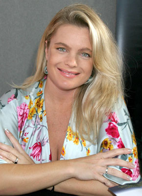 Celebrity Hot Image: Erika Eleniak