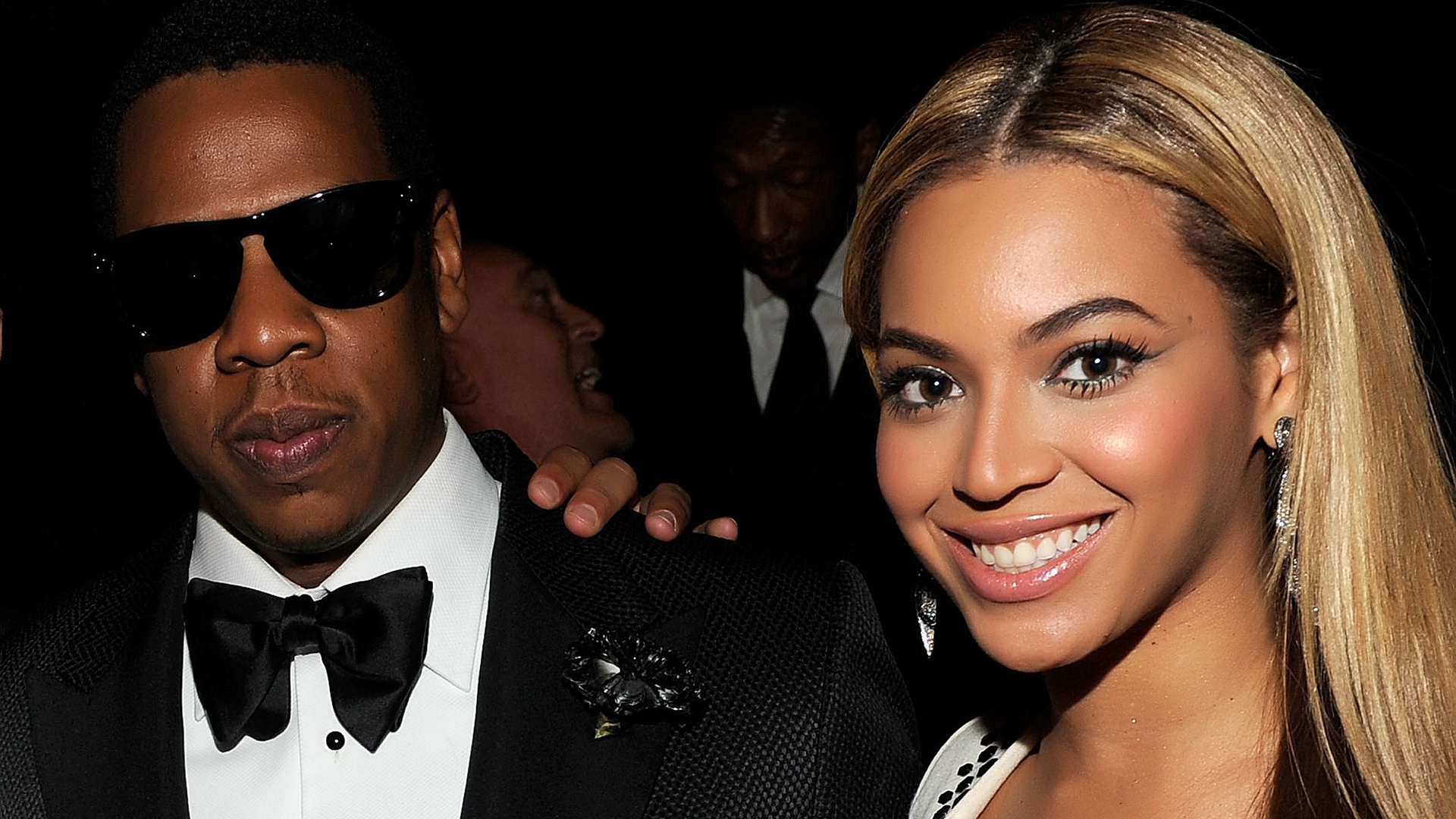 http://4.bp.blogspot.com/-XRnWTTKQ6_w/UD7yyYNnSkI/AAAAAAAAIDg/I2GJCGJ7cMQ/s0/jay-z-and-beyonce-1920x1080-wallpaper.jpg