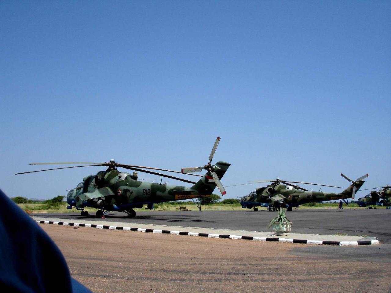 القوات الجوية السودانية فى صورة Mi+24+AL-FASHER+DARFUR+SUDAN