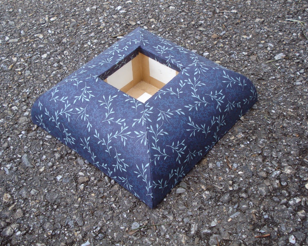 Il Est Cinq Heures La Boite Mansard Boite Bouton De Tiroir Boite En Carton