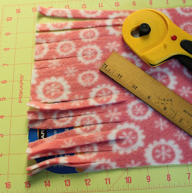 cutting fringes for scarf tutorial
