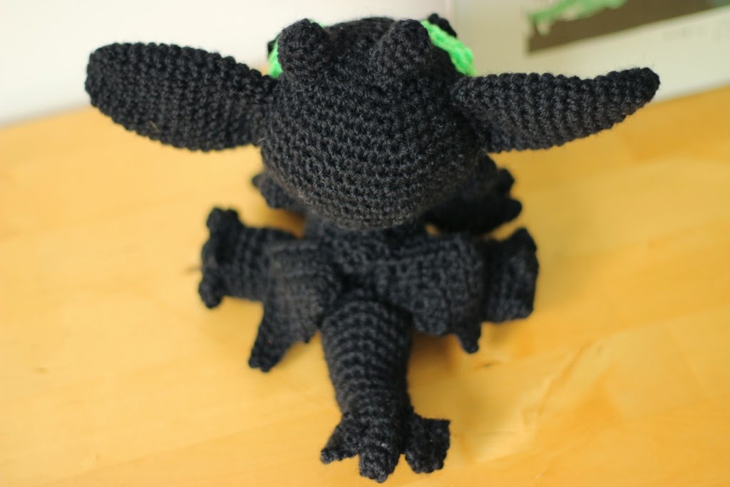 floral and feather: Crochet Toothless from How to train ...