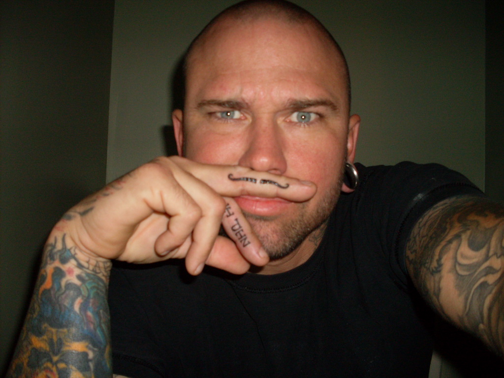 http://4.bp.blogspot.com/-XWHPziVSvCc/T2O1KgVSCXI/AAAAAAAABXY/jCKPhGi1z64/s1600/finger-moustache-tattoos.jpg